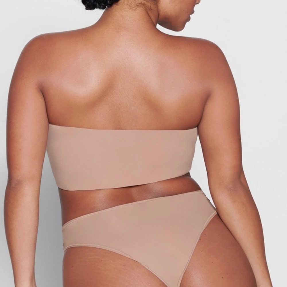SKIMS FITS EVERYBODY BANDEAU BRA - Picture 3 of 4
